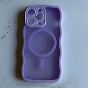 Wavy edge IPhone 13 Pro MagSafe Phone Case in Light Purple